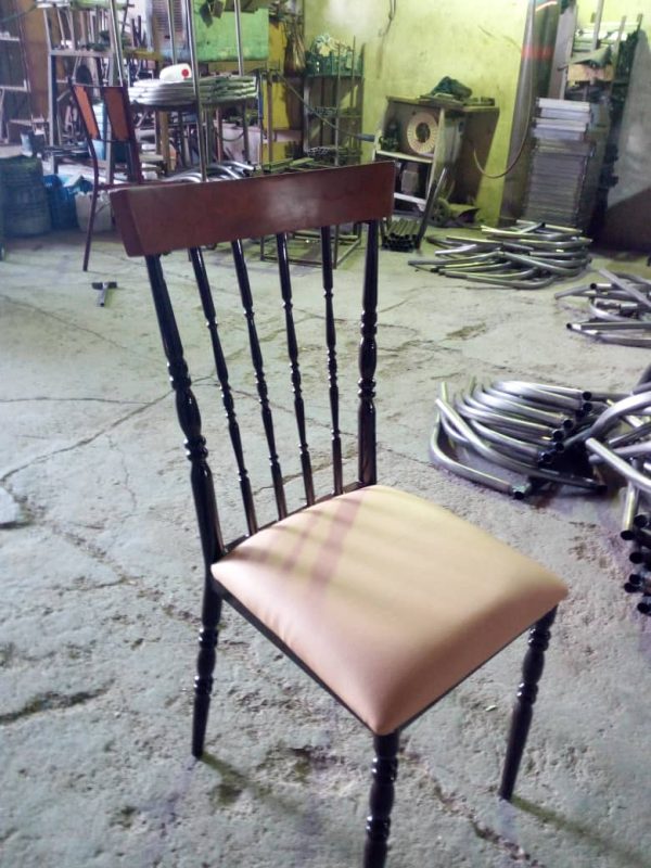 صندلی چوب و فلز